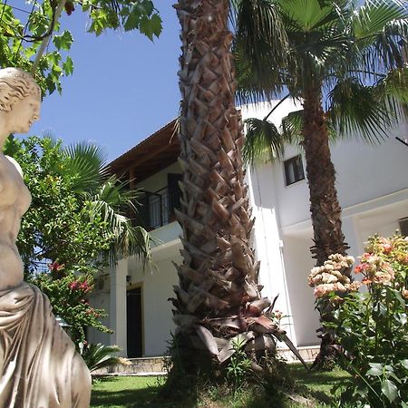 Oasis Beach Club Kavos Exterior photo