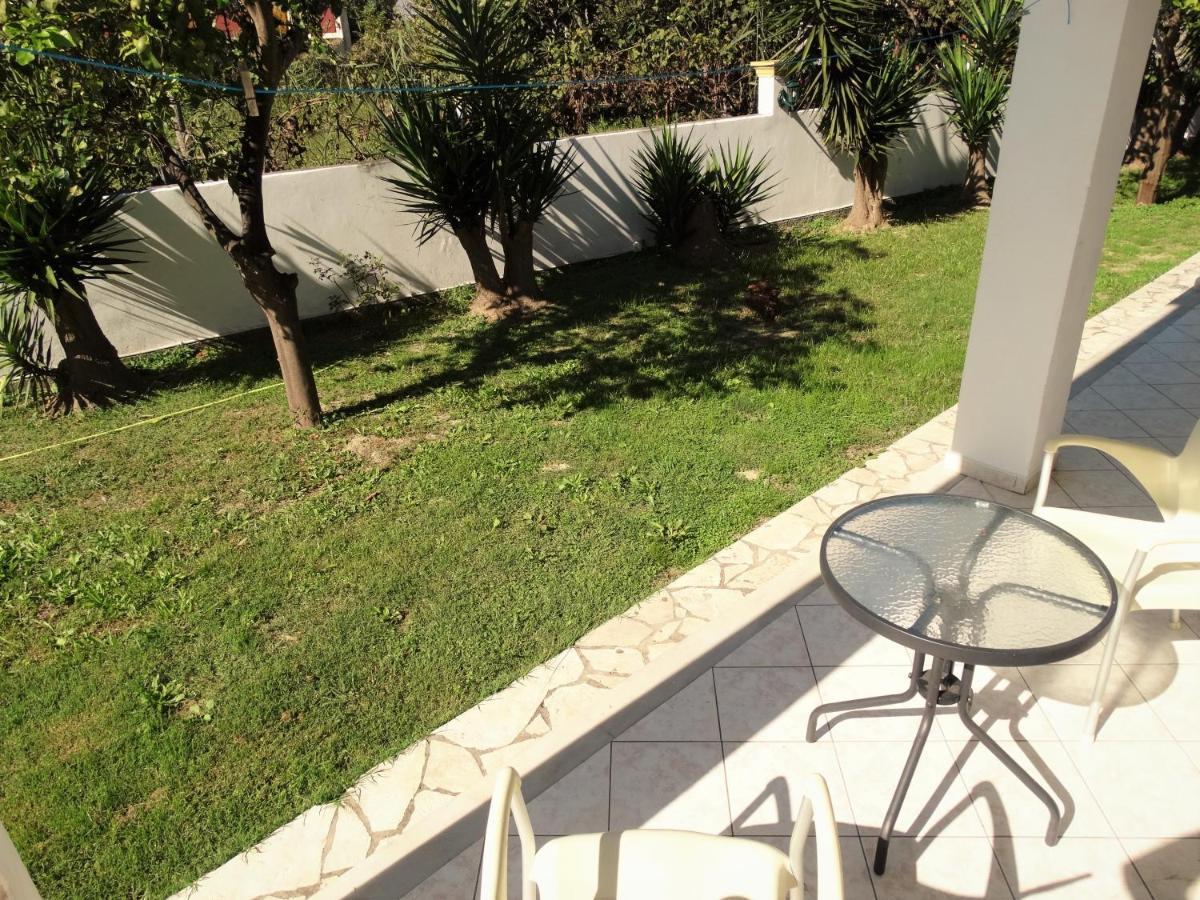 Oasis Beach Club Kavos Exterior photo