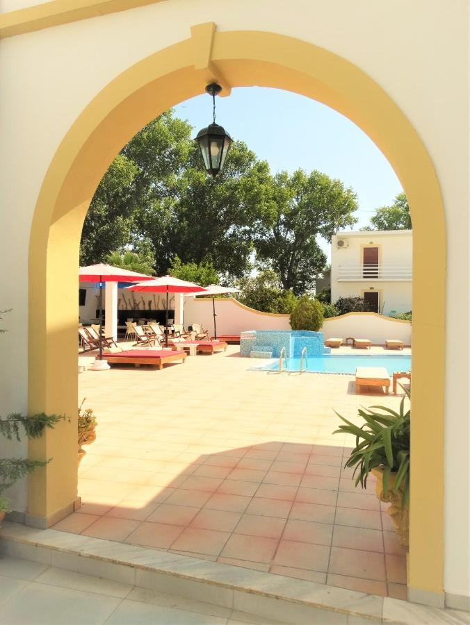 Oasis Beach Club Kavos Exterior photo