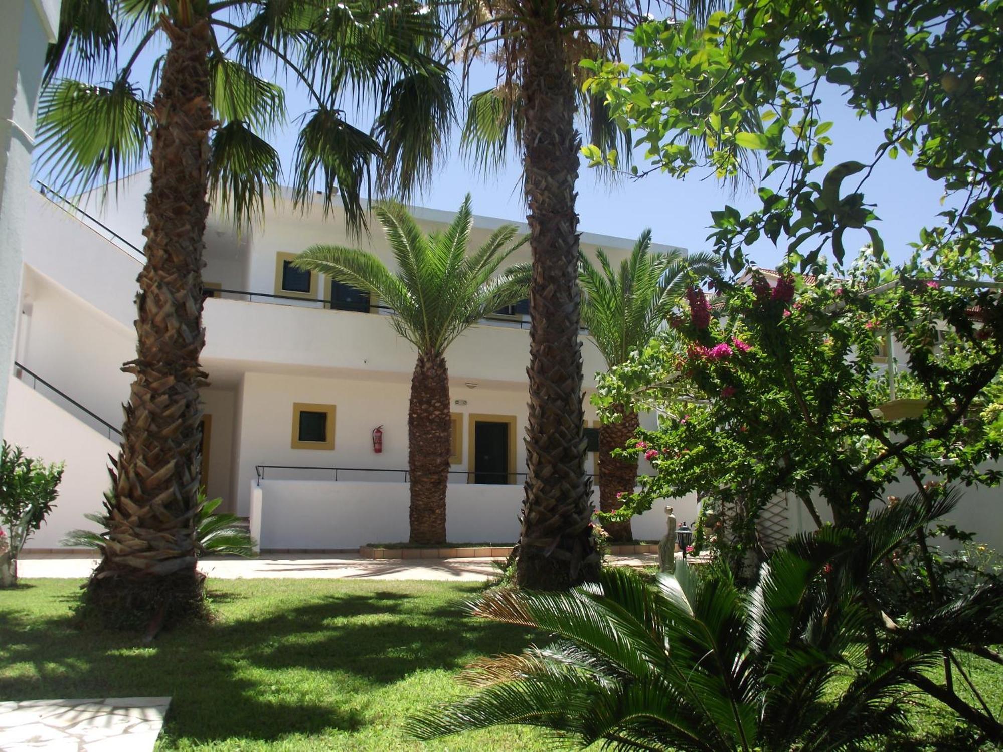 Oasis Beach Club Kavos Exterior photo