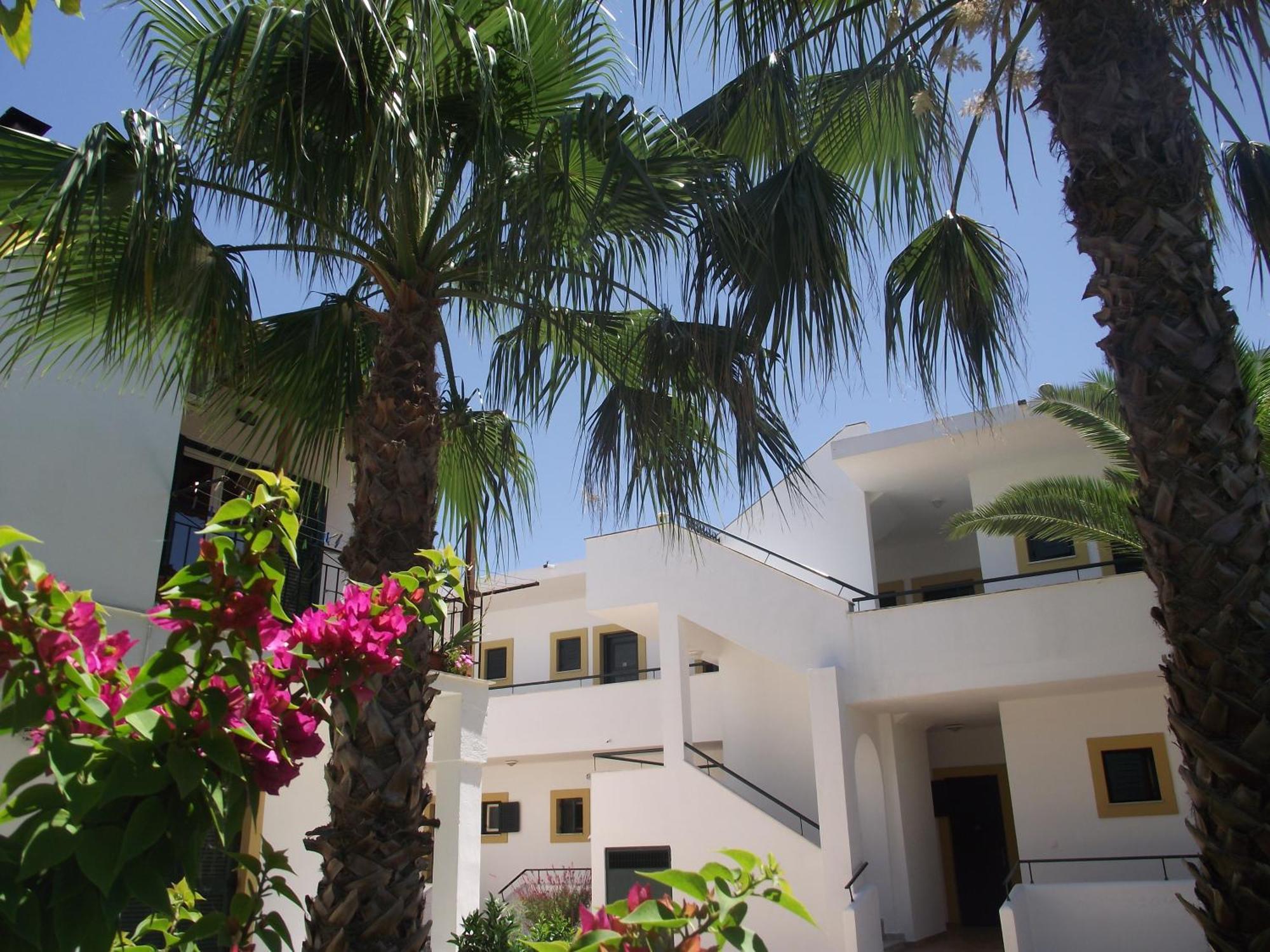 Oasis Beach Club Kavos Exterior photo